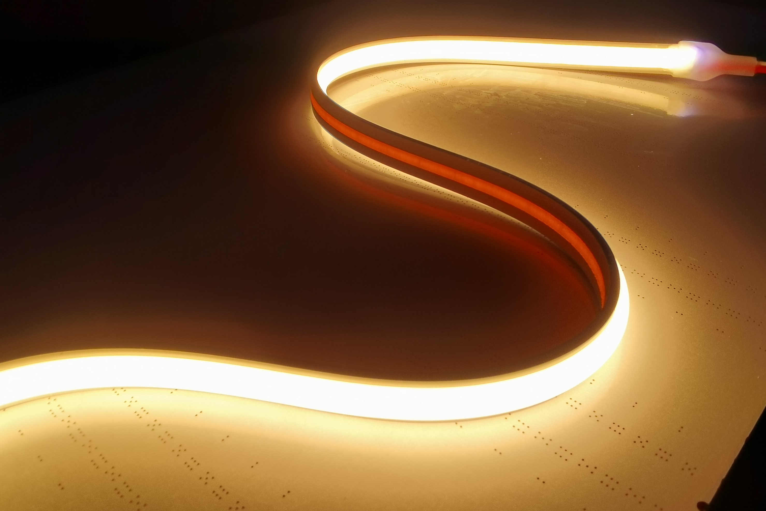 ei valopisteen COB led-nauhavaloa